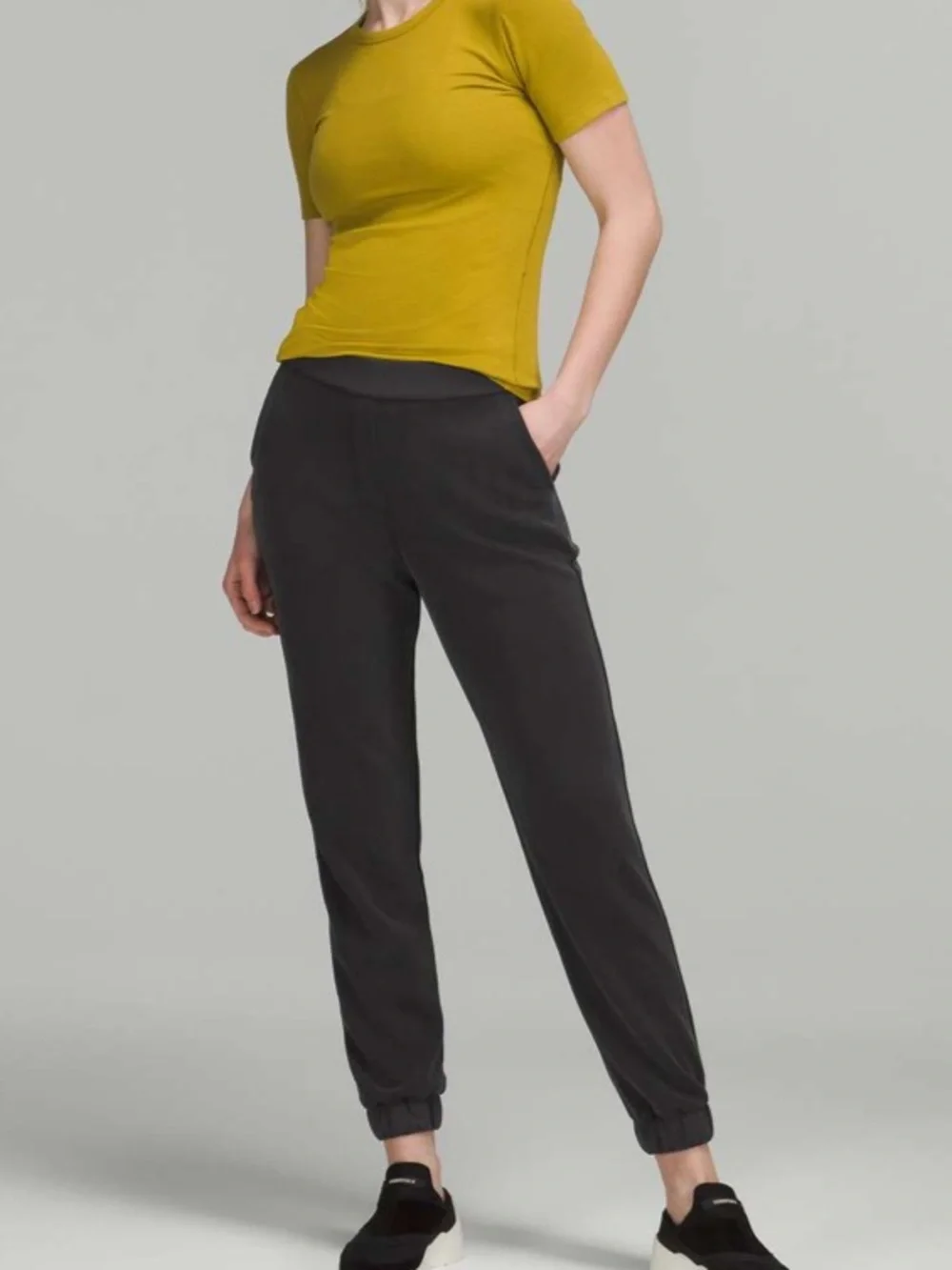 Lululemon Softstreme Relaxed High Rise Pant Size 4 Black
